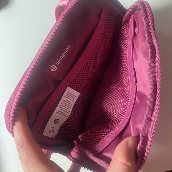 NWT Lululemon Everywhere Belt Bag - Picture 8 of 8